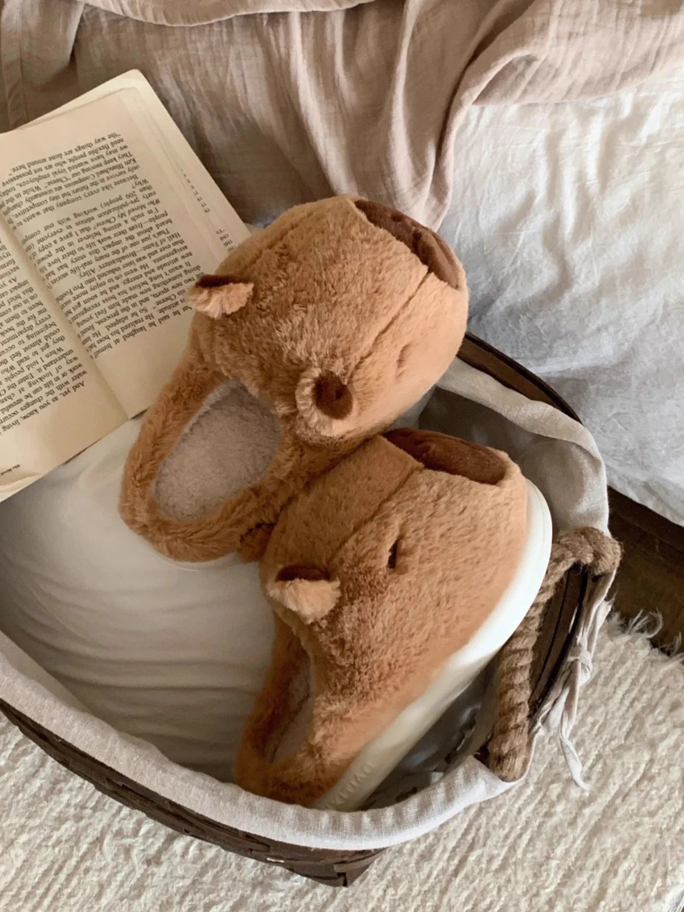 𦫠CozyBara Plush Slippers β Quirkytoes π